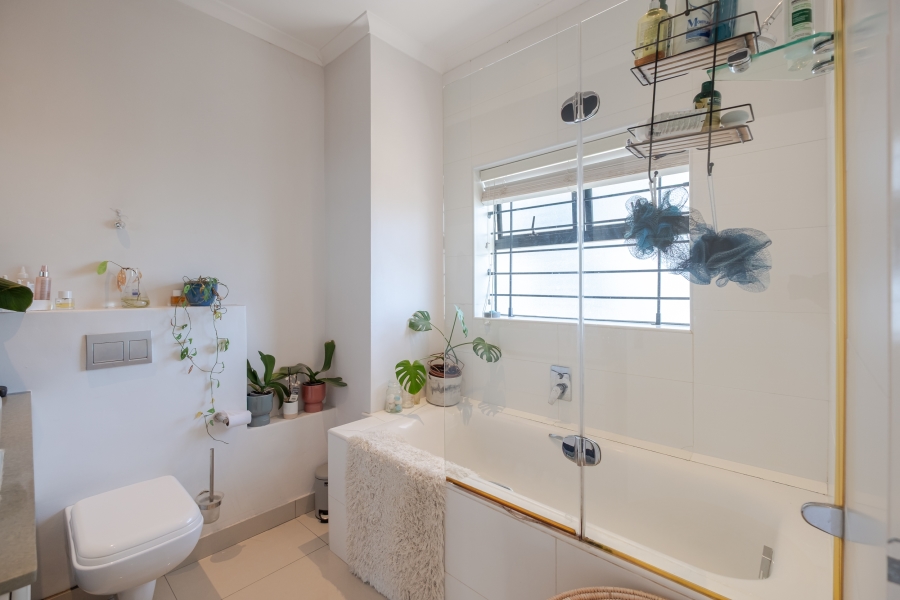 1 Bedroom Property for Sale in Vredehoek Western Cape